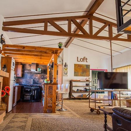 Apartamento Loft La Encina Torrejón el Rubio Exterior foto